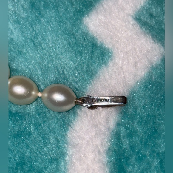 Tiffany and co Strand of pearls necklace real genuine pearl - Picture 2 of 3